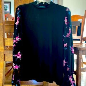 CeCe | CeCe Blouse with Floral Print Long Sleeves. NWOT. Never worn. Large.